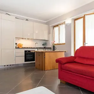 Altido For 4 With Terrace In A Quiet Residential Area , Milano Italia